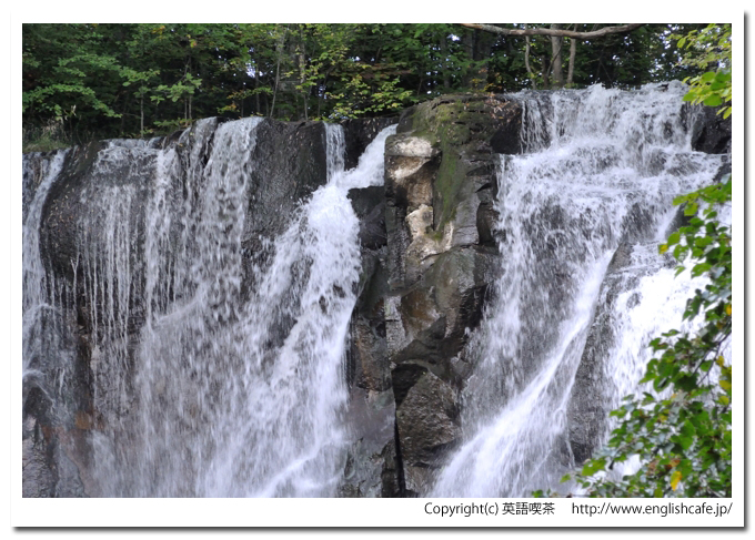 アシリベツの滝、右側の滝をアップで（北海道札幌市）