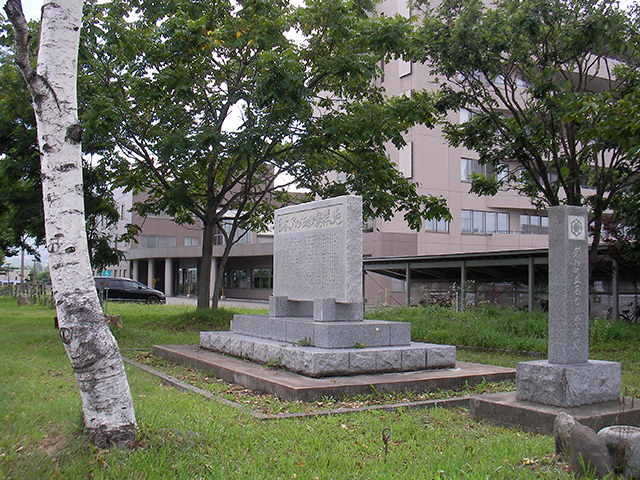 アスパラガス発祥の地、街の一角にある記念碑から（北海道岩内町）