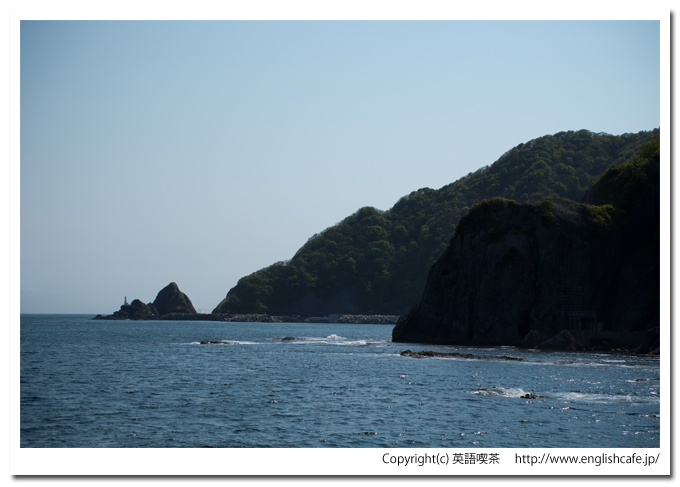 柱状節理の絶壁から見る海（北海道函館市）