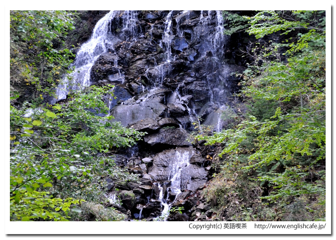 不老の滝、不老の滝の上をアップで、そこから少し下へ（北海道札幌市）