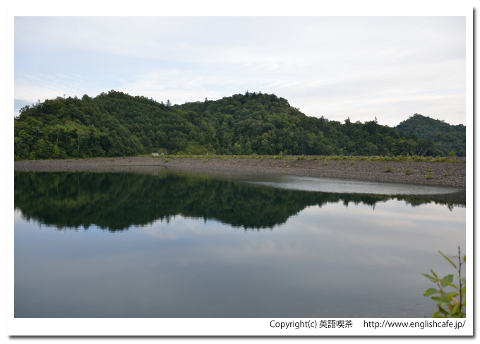 緑ダム、緑ダムのダム湖から見る堤体（北海道清里町）