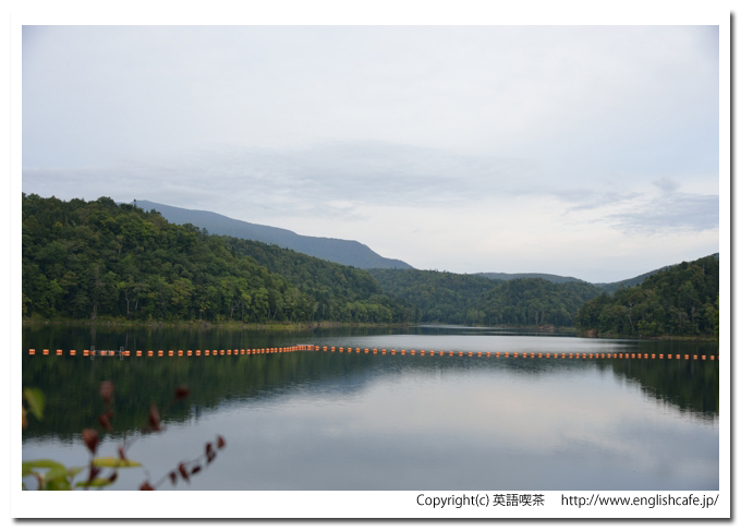 緑ダム、緑ダムのダム湖と奥側の風景（北海道清里町）