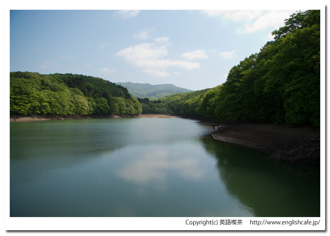 笹流ダムのダム湖と山々（北海道函館市）