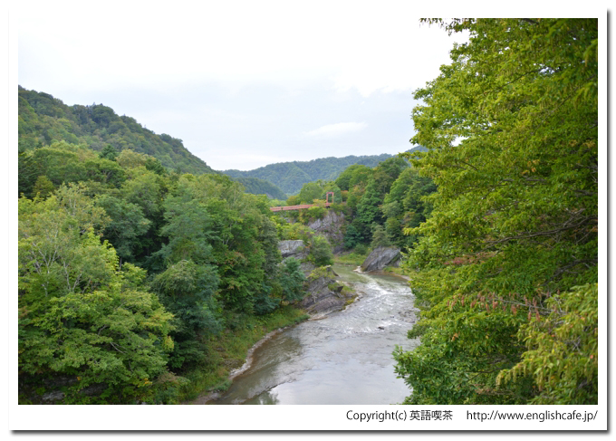 千鳥ヶ滝（滝の上公園）、千鳥橋から眺める下流域の風景（北海道夕張市）
