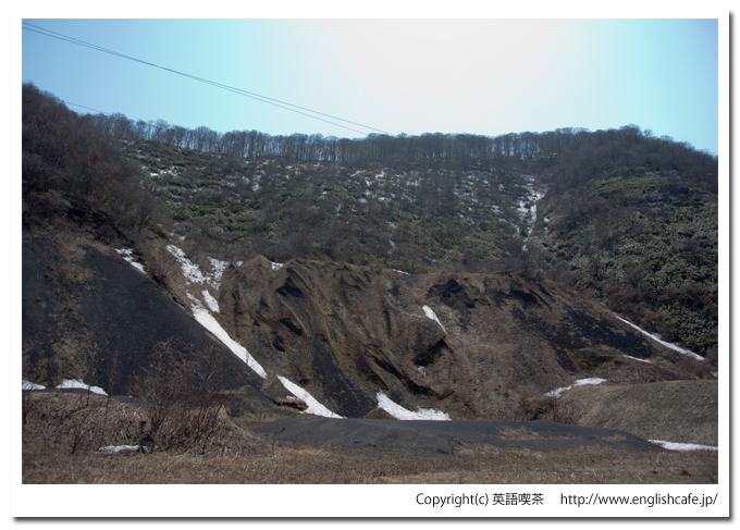 中外鉱山跡の立型焙焼炉の側の山（北海道檜山郡上ノ国町）