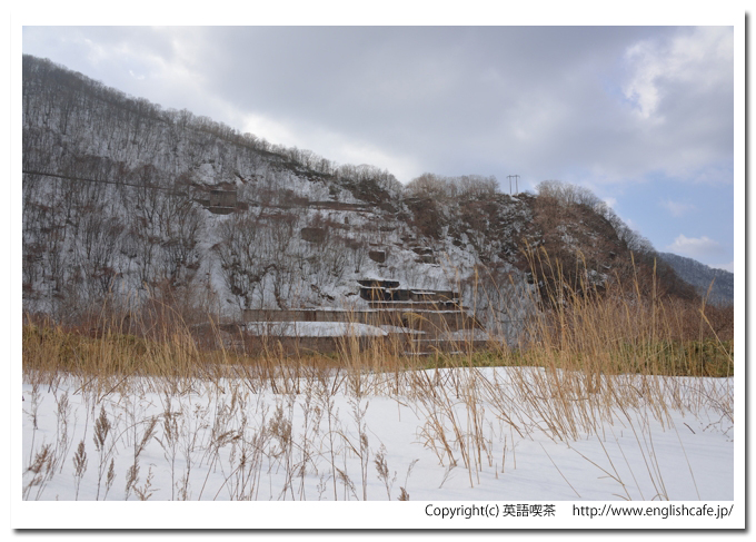 中外鉱山跡の冬、場所を移動したところの施設群（北海道檜山郡上ノ国町）