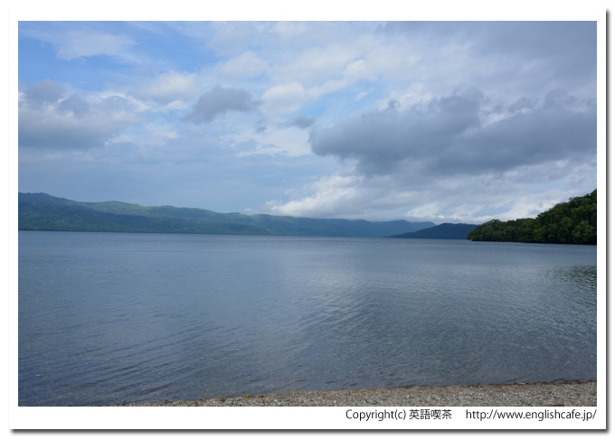 屈斜路湖、和琴半島の左側から見る湖（北海道弟子屈町）